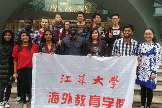 海外教育学院组织留学生参观华西村