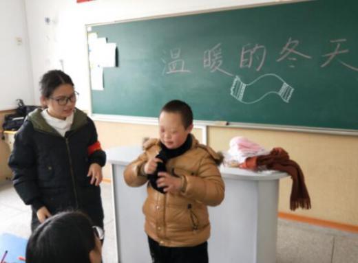 京江学院青志协开展“冬天的温暖”主题活动